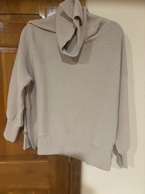 NWT Varley Milton Cowl Neck Sweatshirt Neutral Mist Small